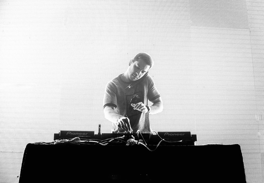 LIVE-SET