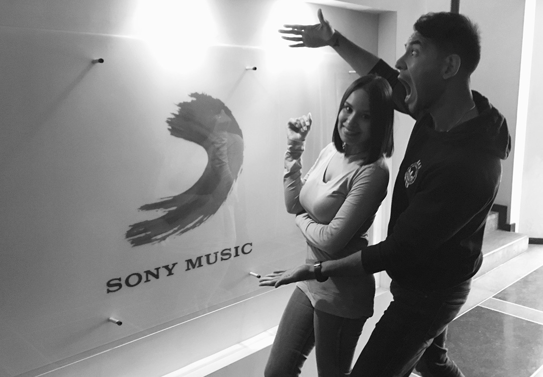 SONY-YINE